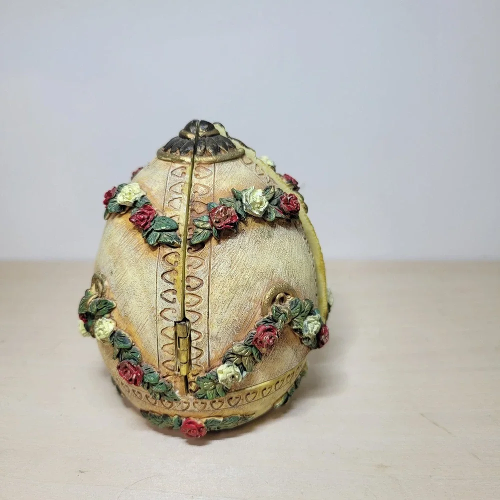 Egg‎ Shaped Nativity Scene Holy Family Angels Religious Christmas Decor
